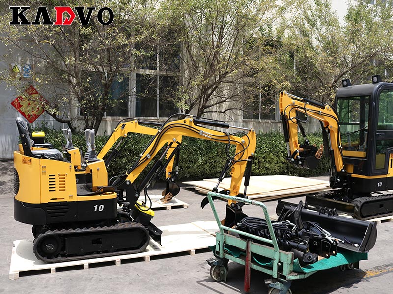 凱迪沃重工一批小型挖掘機(jī)出口新加坡