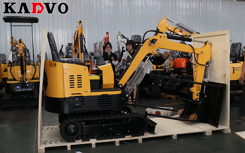 凱迪沃重工一批小型挖掘機(jī)出口歐洲